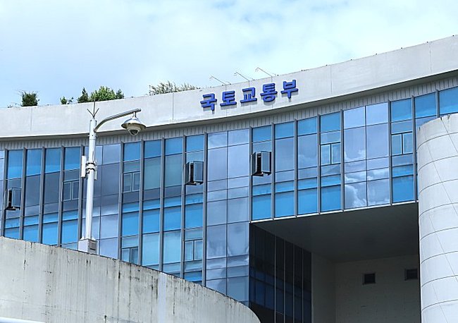 국토교통부는 17일부터 3월 31일까지 전국 건설공사 현장점검을 실시한다고 밝혔다.