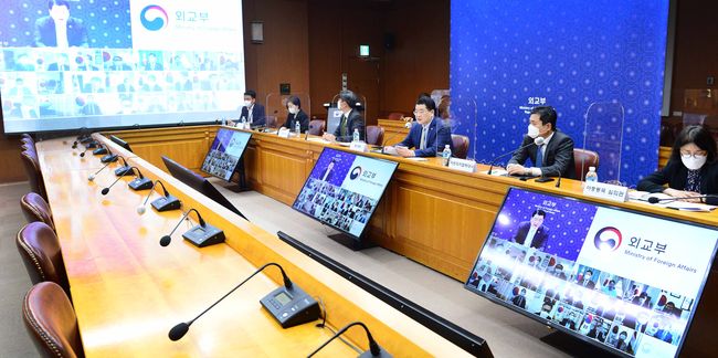 최종건 제1차관은 6일 아프리카 지역 공관장들과 화상회의를 개최해, 코로나19 상황 하 대아프리카 외교 활성화 방안들에 대해 논의했다. (사진=외교부)
