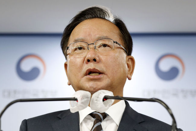 김 총리는 유사한 불법행위가 재발할 수 없도록, 기한을 두지 않고 성역 없이 수사하고 조사하겠다고 밝혔다.