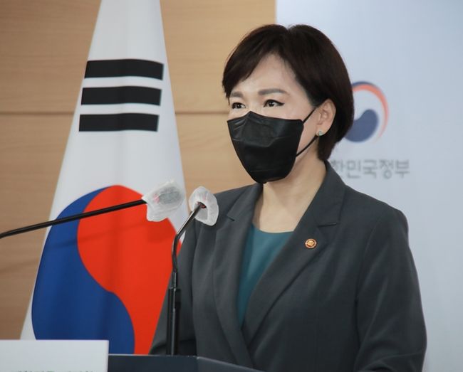 전현희 국민권익위원장이 14일 서울 종로구 정부서울청사 브리핑실에서 공직기강 확립 대책을 발표하고 있다. (사진=국민권익위원회)