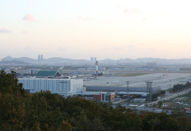 국토교통부는 `공항 소음관리 및 피해지원 개선방안`이 항공정책위원회 심의를 통과했다고 밝혔다.