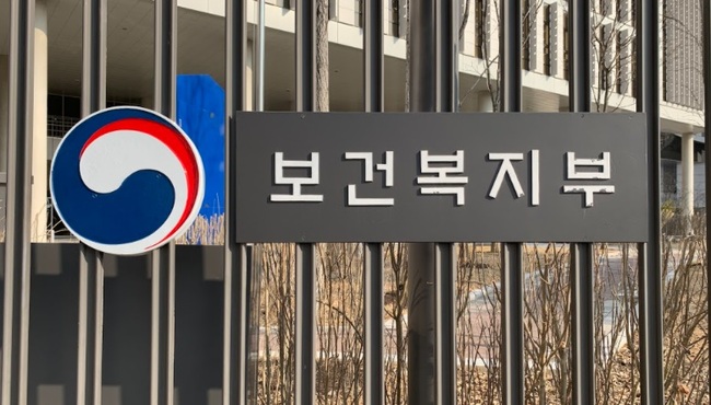 보건복지부는 18개 지방자치단체를 우수기관으로, 지방자치단체 공무원 및 의료급여관리사 등 32명을 유공자로 선정했다고 밝혔다.