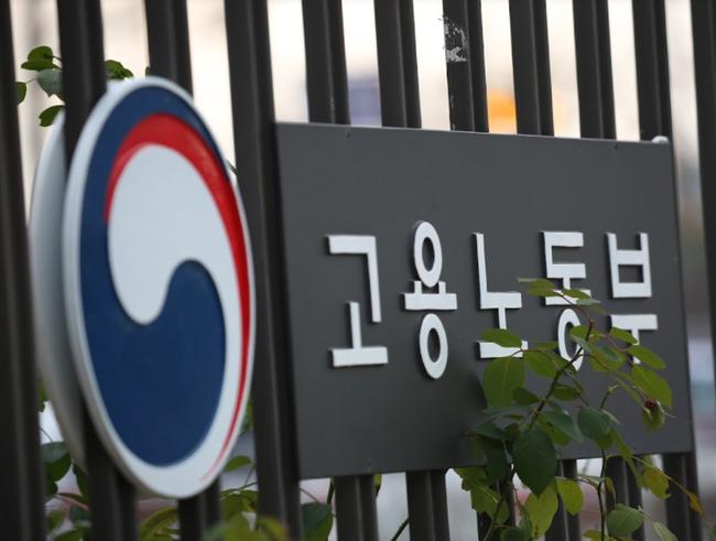 정부는 광주 화정동 아파트 신축공사 붕괴사고와 관련해 중앙사고수습본부를 운영한다고 밝혔다.