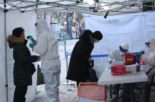 18일 0시 기준 코로나19 신규 확진자는 4072명이다.