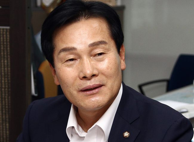 더불어민주당 주철현 국회의원(여수시갑)이 인명사고를 일으킨 사고견과 버려진 유기견에 대한 모순된 안락사 현실과 반려동물문화의 개선 필요성을 지적했다.