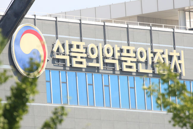 식품의약품안전처가 최근 음식점과 어린이집, 유치원 등을 중심으로 식중독 의심 신고가 증가함에 따라 손씻기 등 개인 위생관리에 각별히 주의하라고 강조했다.