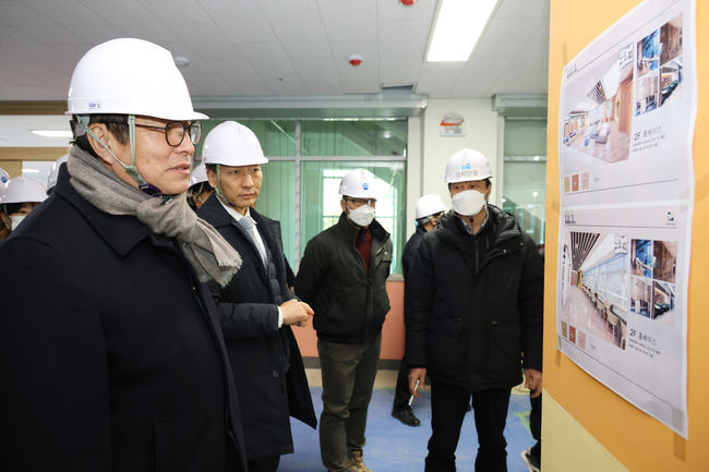 도성훈 인천시교육감은 3월 개교 예정교를 방문하여 시설공사 추진상황과 통학로 등 전반적인 개교 준비 상황을 점검했다.