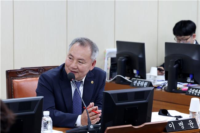 서울시의회 이병윤 의원은 제11대 서울시의회 예산결산특별위원회 위원으로 2023년도 동대문구 지역투자예산으로 총 92건 사업에 약 952억을 확보했다고 밝혔다.