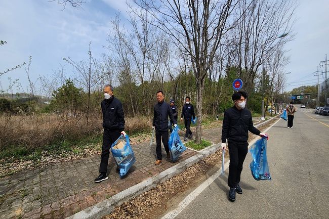 경기도, 34개 산단에서 `아름다운 산업단지 가꾸기` 환경정화활동 (사진제공=경기도청)