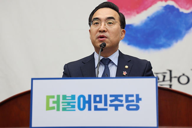 20일 오후 국회에서 열린 `더불어민주당 제145차 의원총회`에서 박홍근 원내대표가 모두발언하고 있다.