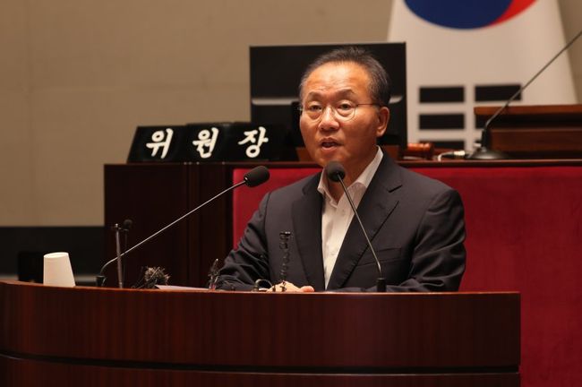 윤재옥 국민의힘 원내대표가 5일 국회에서 열린 의원총회에서 발언을 하고 있다.