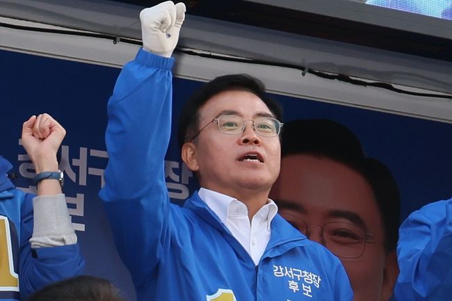 진교훈 더불어민주당 강서구청장 후보가 12일 당선 확정됐다.