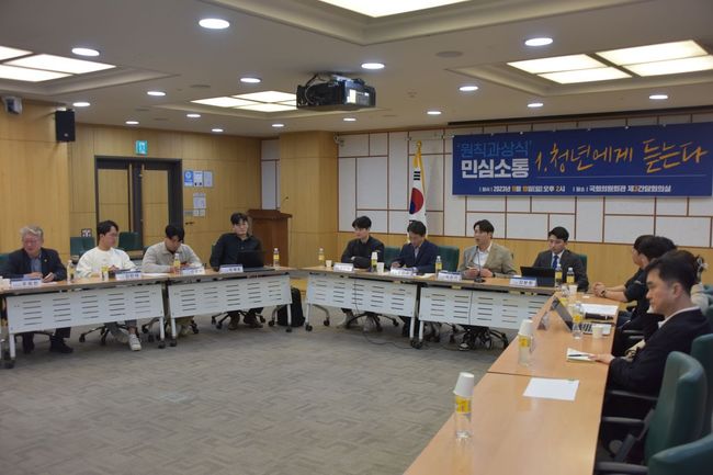 원칙과상식은 11월 19일 일요일 오후 2시 국회의원회관 제3간담회의실에서 `민심소통, 청년에게 듣는다 간담회`를 가졌다.