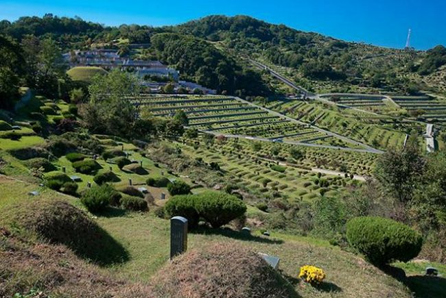 서울시설공단은 ▴용미1․2 ▴벽제 ▴내곡리, 시립묘지 4개소의 분묘를 개장하고 화장한 유족에게 `개장․화장 지원금 40만원`을 지급한다고 밝혔다. 사진은 용미1묘지 (서울시설공단 제공)
