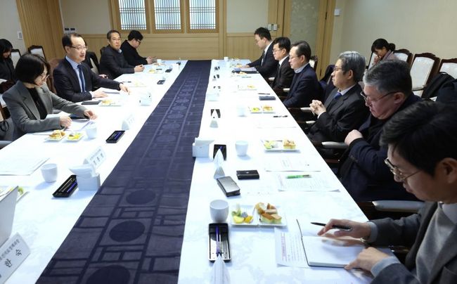 보건복지부(장관: 조규홍) 등 관계부처(교육부, 법무부, 금융위원회)가 지난 8일 10시에 정부서울청사에서 `의료개혁특별위원회 준비 TF` 제1차 회의를 개최하고 있다.