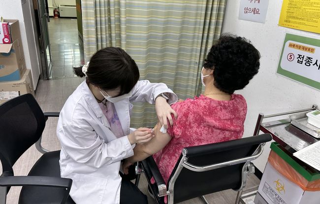 나주시 보건소, 대상포진 예방접종 장면