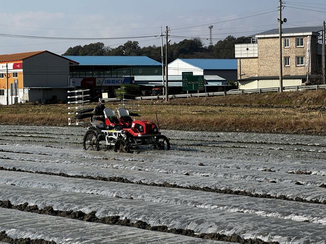 농기계 지원으로 일손 걱정 덜어