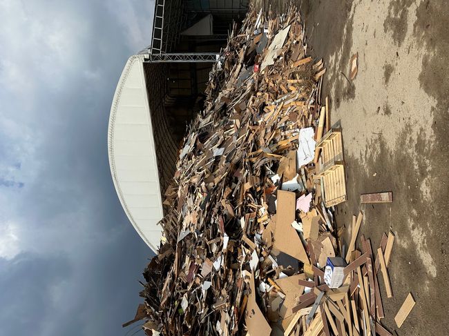 강북구가 자원 선순환을 통해 폐목재를 무상으로 처분하고 있다.