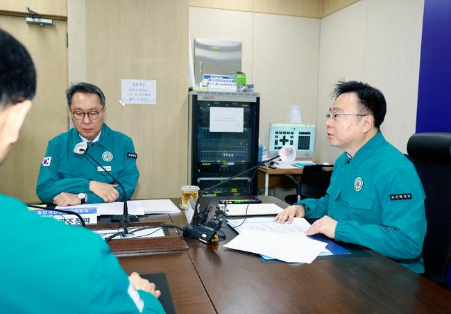 지난 4월 1일 의사 집단행동 중앙재난안전대책본부 회의를 주재하는 조규홍 보건복지부장관