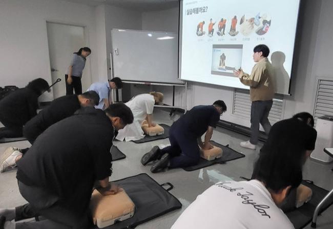 남양주시는 지난 23일 다산동 현대프리미엄아울렛 SPACE1에서 `찾아가는 심폐소생술 등 응급처치 교육`을 실시했다.
