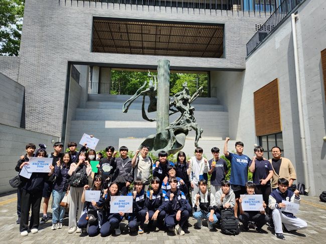 `2024 충청권 역사교육 한마당`이 천안 독립기념관에서 열리고 있다.