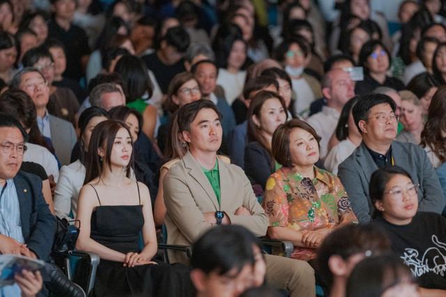 `제21회 서울국제환경영화제(SIEFF)` 개막식. 왼쪽부터 박하선 배우, 김석훈 배우, 최유라 방송인, 정재승 카이스트 교수(사진=환경재단)