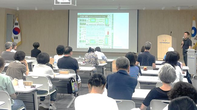 2024년 상반기에 서울대학교에서 진행한 `영등포 지식人` (정원의 미학, 공원의 사회학) 강의 모습