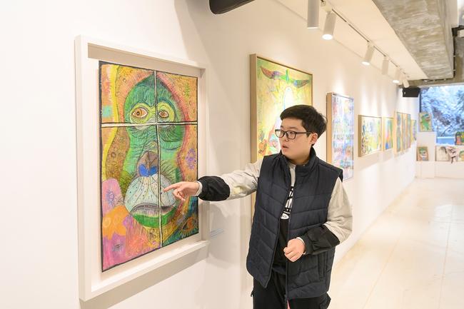 양천구(구청장 이기재)는 오는 7일까지 오목공원에 위치한 오목한 미술관에서 발달장애 청소년 화가 양예준의 첫 개인전 `보는 것은 기억이고 사랑이에요`를 개최한다고 밝혔다.