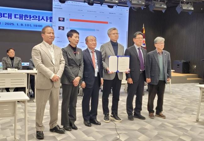 김택우 후보가 1월 8일 치러진 결선투표에서 제43대 대한의사협회 회장으로 당선되었다.