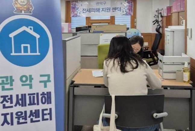 관악구(구청장 박준희)가 오는 15일부터 `관악구 전세피해자 희망 회복 지원사업`에 돌입해, 전세피해자에게 신속하고 실질적인 지원을 제공하고 재도약할 수 있도록 총력전을 펼친다.