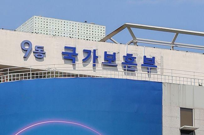 국가보훈부는 독립유공자들의 희생과 헌신을 기리고, 그들의 독립 정신을 계승하기 위해 24일(월)부터 28일(금)까지 `광복 80, 독립유공자 묘소 참배 캠페인`을 추진한다고 밝혔다.