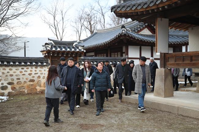 주광덕 남양주시장은 지난 18일, 올해 상반기 중 착공 예정인 센트럴 N49 주상복합 개발사업 현장과 남양주 궁집을 방문했다.