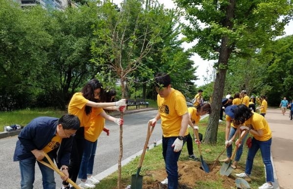 2018년 중국건설은행 나무심기 모습