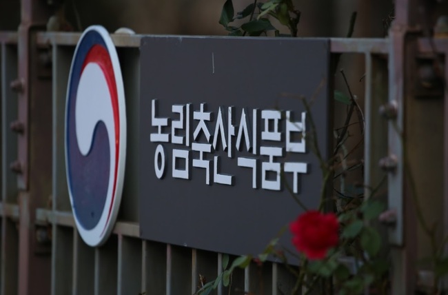 농림축산식품부는 23일 지난달 한파로 인해 피해를 본 농가 6813호에 재해복구비 219억원을 지원한다고 밝혔다.