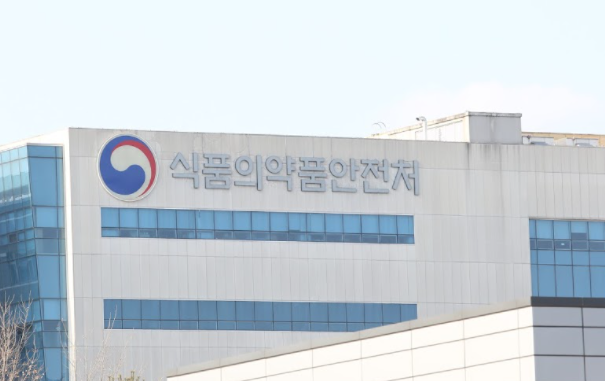 식품의약품안전처는 코로나19 백신 임상시험계획서 표준안 3종을 제공한다.