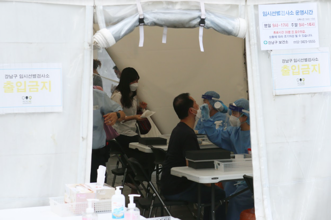 27일 0시 기준 코로나 신규 확진자는 1365명이다.