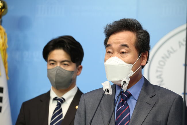 이낙연 전 대표가 택지소유상한법과 개발이익환수법, 종합부동산세법 등 소위 토지공개념 3법 대표발의를 추진한다.