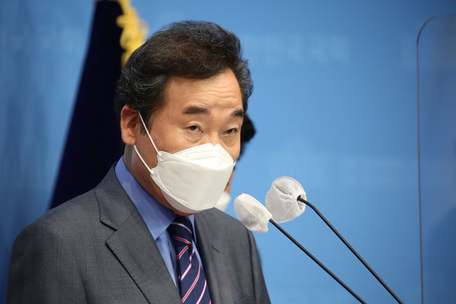 이 전 대표는 새 택지소유상한법 하에 서울시 · 광역시 택지는 400평, 기타 작은 시와 지역은 허용 면적을 더 넓게 허용해 수도권 집중 현상을 완화한다는 방침을 발표했다.