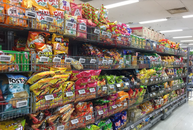 식품의약품안전처는 여름철을 맞아 제품의 벌레, 곰팡이 등 이물이 발생하지 않도록 취급‧보관 요령과 이물신고 시 주의사항을 9일 발표했다.