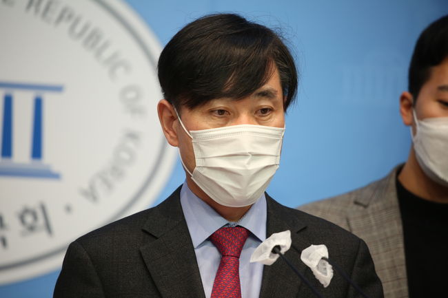 하태경 국민의힘 의원은 15일 기자회견을 열고 모든 음주운전 가해자가 윤창호법에 적용되도록 하는 특가법 개정안을 발의했다고 밝혔다.