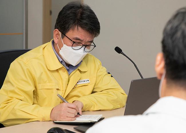 류근혁 보건복지부 제2차관은 18일 `범정부 코로나19 백신‧치료제 임상시험 지원 TF` 제26차 회의에 참석했다. 사진은 지난 14일 코로나19 먹는 치료제 처방 · 전달체계 점검 당시 (사진=보건복지부)