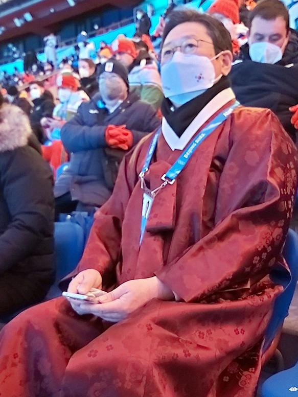 황희 문체부 장관이 4일 중국 베이징 국립경기장에서 열린 2022 베이징 동계올림픽 개회식에 참석한 모습 (사진=문화체육관광부)