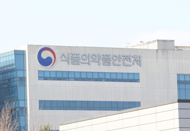 김진석 식품의약품안전처 차장은 지오영 천안물류센터를 22일 방문해 자가검사키트 유통 현황을 점검하고 현장 애로사항을 들었다고 밝혔다.