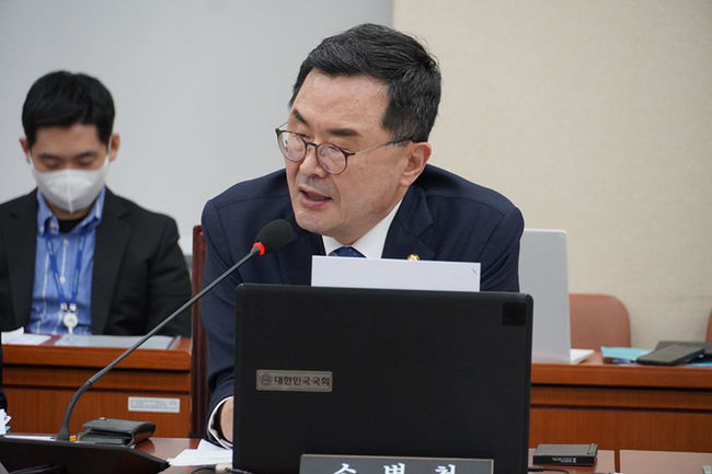 소병철 의원이 정무위 전체회의에서 현안 질의를 하고 있다.(사진=소병철 의원실 제공)