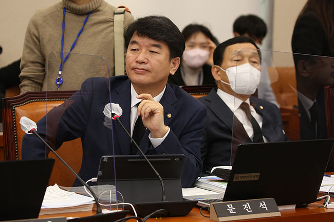 문진석 의원은 5일 `재난 및 안전관리 기본법` 일부개정법률안 2건을 대표발의했다.