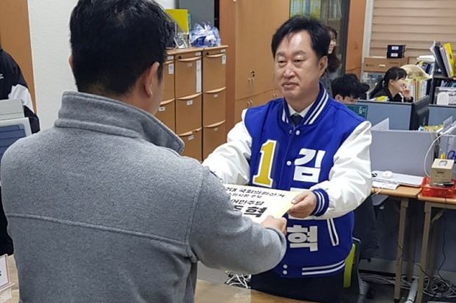 김준혁 후보는 21일 오전 수원시 영통구 선거관리위원회에 제22대 국회의원 후보 등록 관련 서류를 제출했다.