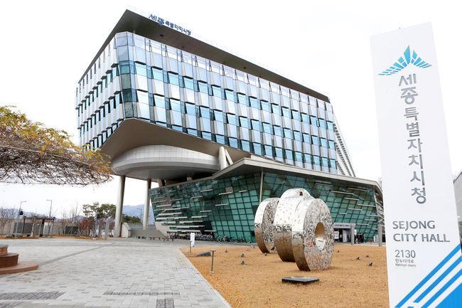 세종특별자차시(시장 최민호)가 지난 2년간 시민의 안전신문고 신고 내역을 분석한 결과 불법주정차 신고가 전체의 46%를 차지해 주차 질서 위반에 대한 시민의 경각심이 높은 것으로 나타났다.