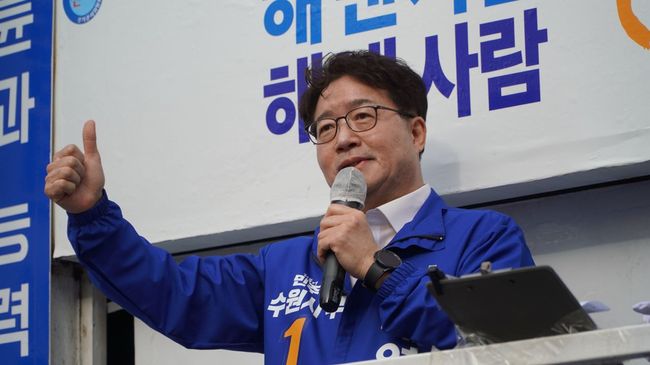 더불어민주당 염태영 수원무 후보가 4 · 10 총선 공식 선거운동 기간 첫 일요일인 31일, 수원시 영통구 망포동 집중유세에서 윤석열 정부의 실정을 비판하고, 민생회복과 지역 발전을 위해 최선을 다하겠다고 밝혔다.