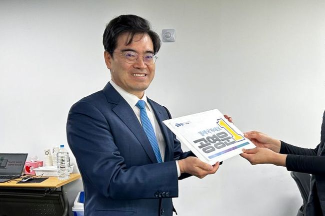 공영운 후보는 21일 오전 오산동에 위치한 화성을 선거관리위원회를 찾아 후보자 등록신청을 마쳤다