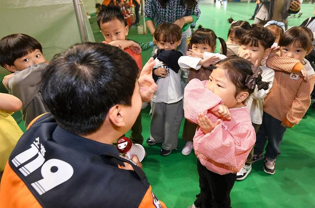 현대모비스가 국내 주요 사업장이 위치한 교육지원청 산하의 250여 개 초등학교학생들을 대상으로 대규모 안전 체험교육을 실시한다.